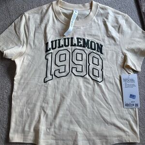 NWT Lululemon Relaxed Fit Cotton Jersey T-Shirt Logo Graphic Size 4 Butter cream
